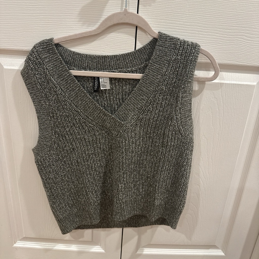 Divided H&M gray knit sweater vest